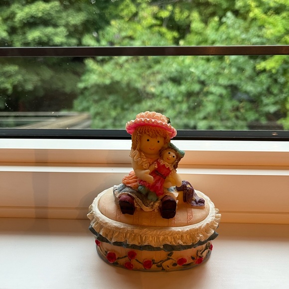 Vintage Raggedy Anne Trinket Box - Picture 3 of 4